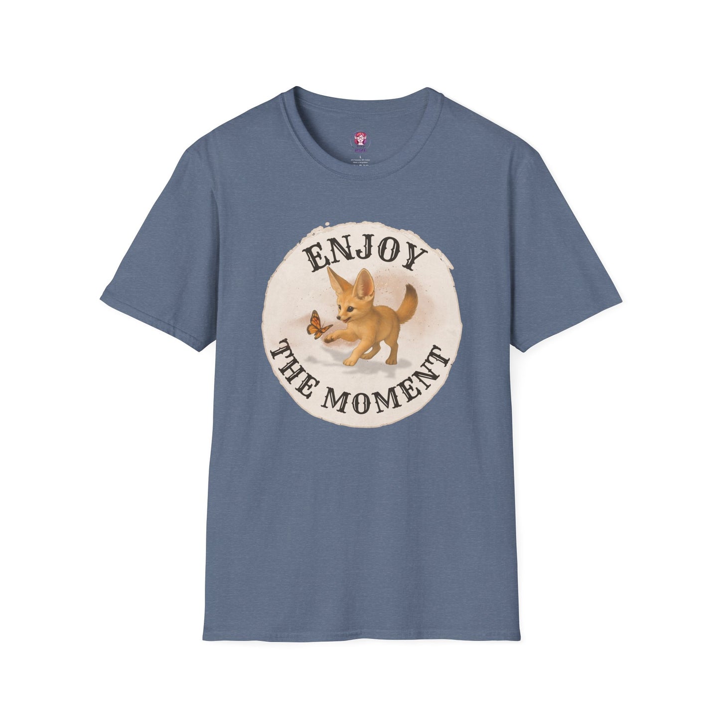 Cute Fox Enjoy the Moment - Unisex Softstyle T-Shirt