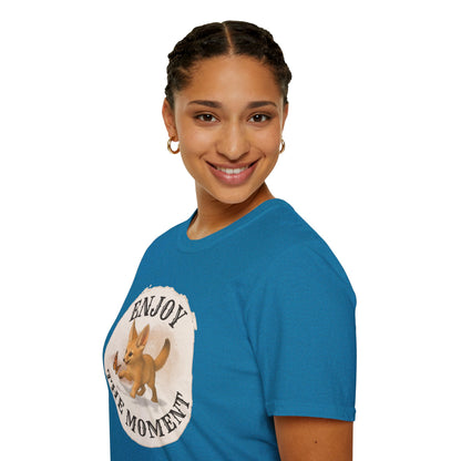 Cute Fox Enjoy the Moment - Unisex Softstyle T-Shirt
