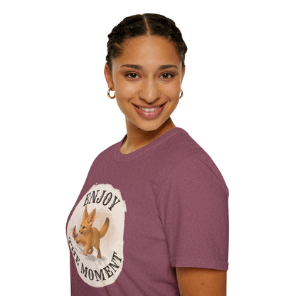 Cute Fox Enjoy the Moment - Unisex Softstyle T-Shirt