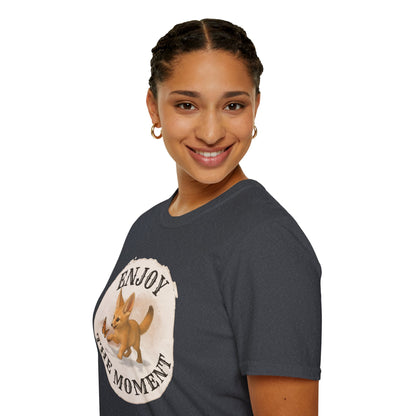 Cute Fox Enjoy the Moment - Unisex Softstyle T-Shirt