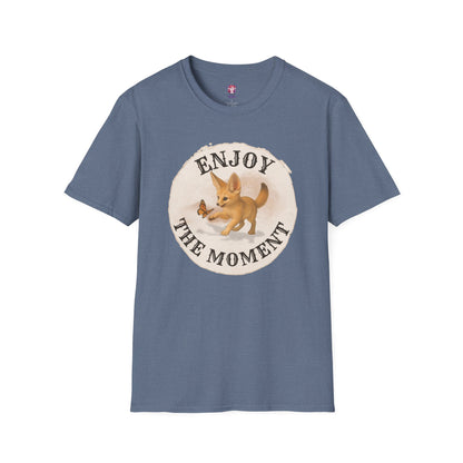 Cute Fox Enjoy the Moment - Unisex Softstyle T-Shirt