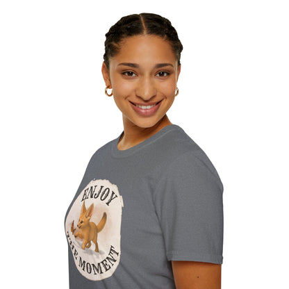 Cute Fox Enjoy the Moment - Unisex Softstyle T-Shirt