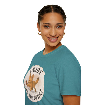 Cute Fox Enjoy the Moment - Unisex Softstyle T-Shirt