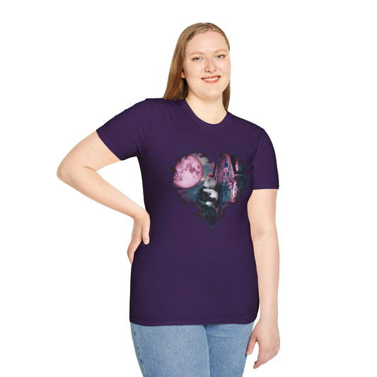 Gothic Couple Under the Moon - Unisex Softstyle T-Shirt