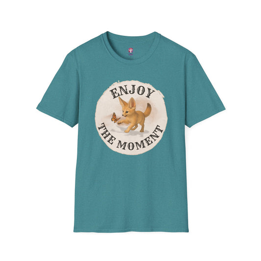 Cute Fox Enjoy the Moment - Unisex Softstyle T-Shirt